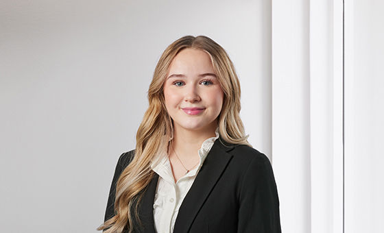 Portraitfoto von Elena Bischof, Fachspezialistin Privatkunden bei der St.Galler Kantonalbank