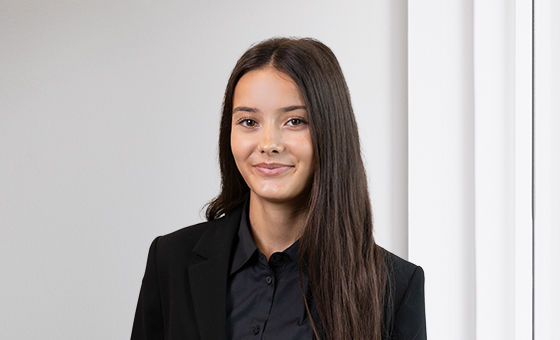Portraitfoto von Louella Bajrami, Lernende bei der St.Galler Kantonalbank