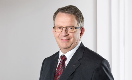 Portraitfoto von Albert Kuster, Senior Kundenberater Private Banking bei der St.Galler Kantonalbank