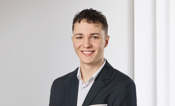 Portraitfoto von Dionys Schett, Fachspezialist Firmenkunden bei der St.Galler Kantonalbank