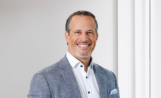 Portraitfoto von Rino Holenstein, Senior Kundenberater Key Clients bei der St.Galler Kantonalbank