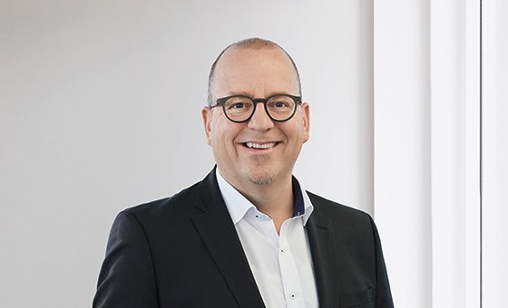 Portraitfoto von Florian Feurer, Leiter Niederlassung bei der St.Galler Kantonalbank