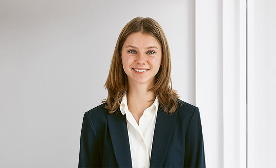 Portraitfoto von Carina Frehner, Fachspezialistin Privatkunden bei der St.Galler Kantonalbank
