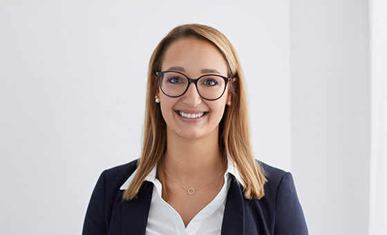 Portraitfoto von Cathérine Veer, Senior Beraterin Privatkunden bei der St.Galler Kantonalbank