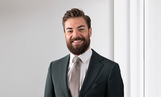 Portraitfoto von Nicola Guntersweiler, Sales Manager Anlegen bei der St.Galler Kantonalbank